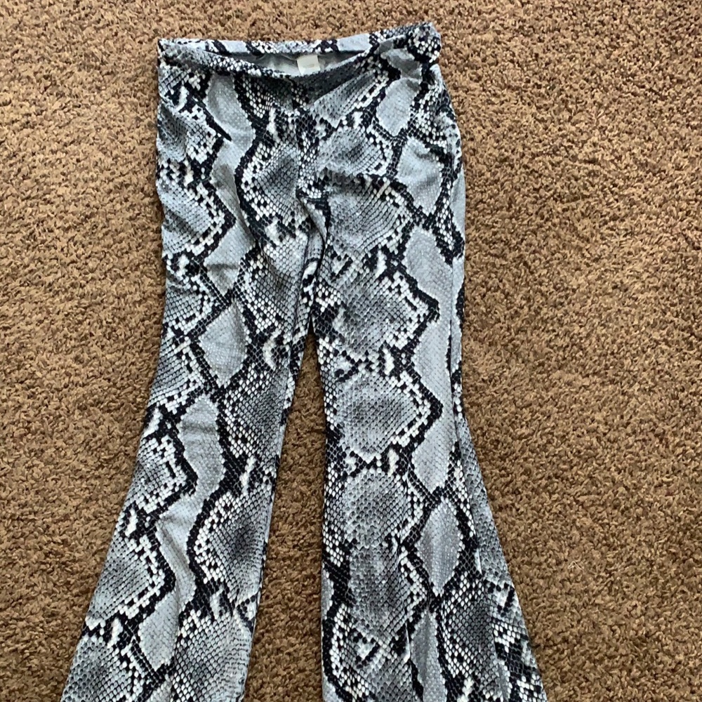 Cute boutique soft snakeskin flare leg pants